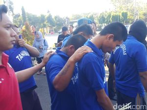 Biadab, Sopir Angkot Ini Memerkosa Penumpang Setelah Memukulinya Biadab, Sopir Angkot Ini Memerkosa Penumpang Setelah Memukulinya