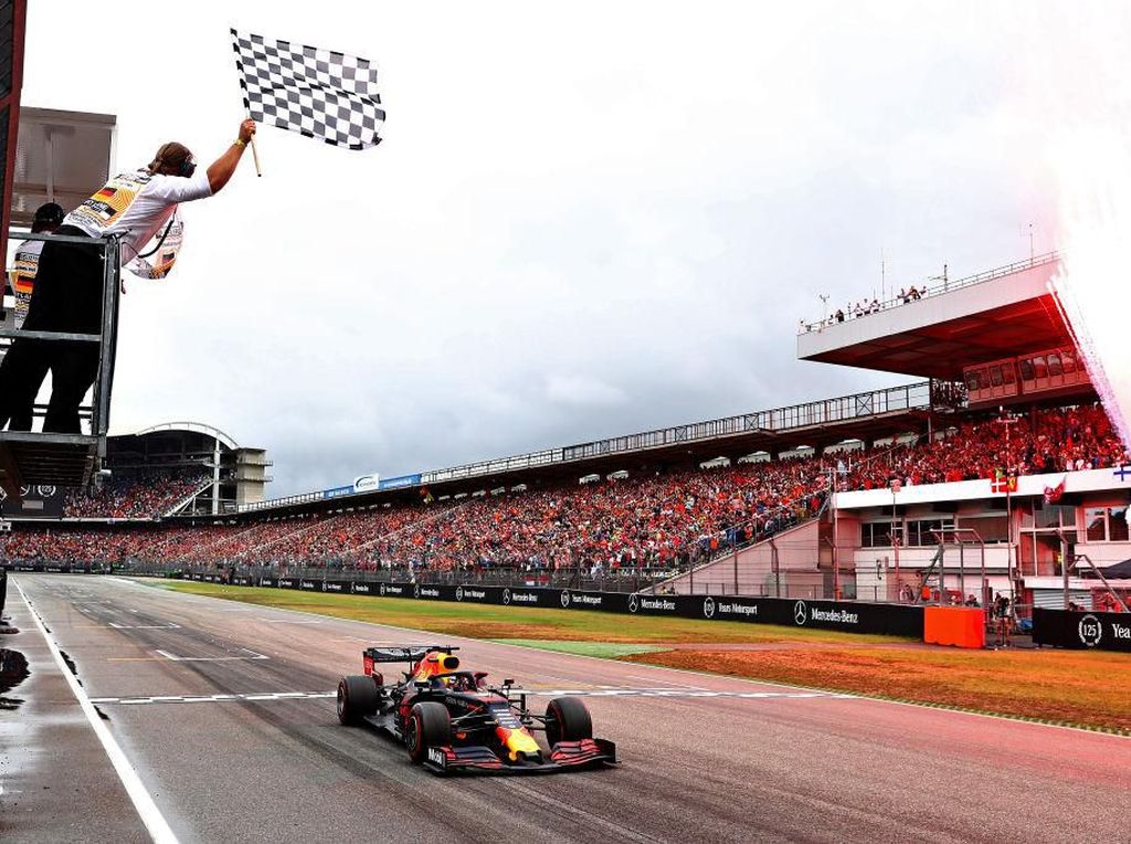 Hasil F1 GP Jerman: Verstappen Juara Usai Duo Mercedes Bernasib Sial Hasil F1 GP Jerman: Verstappen Juara Usai Duo Mercedes Bernasib Sial