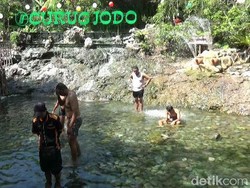 Gunung Tangkuban Perahu Erupsi, Pemandian Air Panas Ciater Tetap Ramai