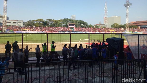 Tribune Stadion Andi Mattalatta sudah dipenuhi penonton