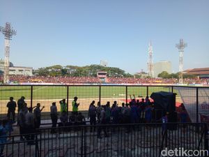 Suasana Stadion Saat Final PSM Vs Persija Ditunda