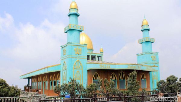 Masjid Jabal Nur Nyaris Tak Tersentuh Abu Tangkuban Perahu