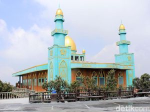 Masjid Jabal Nur Nyaris Tak Tersentuh Abu Tangkuban Perahu