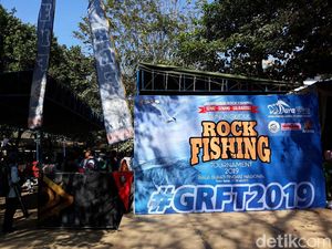 Mantap! Ratusan Orang Adu Skill Mancing di Tebing Pantai Gunungkidul
