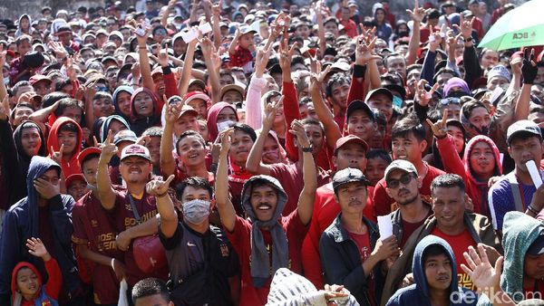 Sudah Antre dan Panas-panasan, Suporter Gagal Nonton PSM Vs Persija
