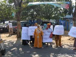 Gubernur Khofifah Disambati Nelayan Cantrang Probolinggo