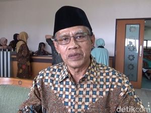 Muhammadiyah Berduka Mbah Moen Wafat: Beliau Gigih sampai Usai Lanjut Muhammadiyah Berduka Mbah Moen Wafat: Beliau Gigih sampai Usai Lanjut