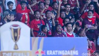 Dengan atribut lengkap, The MaczMan, sebutan pendukung tuan rumah, sudah bersiap menyokong semangat tim besutan Darije Kalezic membalas kekalahan 0-1 pada leg pertama di SUGBK pekan lalu.