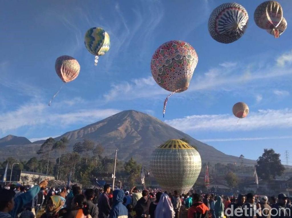 Sambut Panen Raya, Petani di Wonosobo Terbangkan Balon Udara Sambut Panen Raya, Petani di Wonosobo Terbangkan Balon Udara
