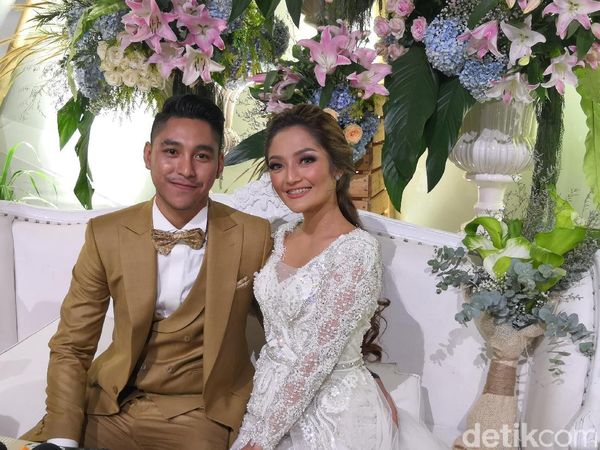 Bergaya Rustik, Ini Potret Resepsi Pernikahan Siti Badriah