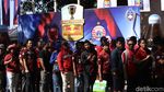Sudah Antre dan Panas-panasan, Suporter Gagal Nonton PSM Vs Persija