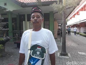 Kisah Perjuangan Pak Kumis, Penjual Pentol Tunaikan Panggilan ke Baitullah Kisah Perjuangan Pak Kumis, Penjual Pentol Tunaikan Panggilan ke Baitullah