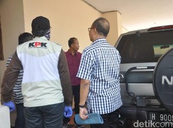 KPK Periksa Mobil Terrano Diduga Milik Tamzil