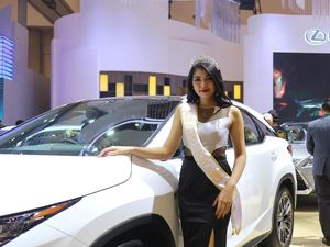 Cantiknya Miss Auto Show 2019