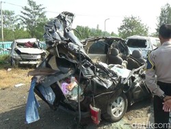 Kronologi Bus Masuk Jalur Berlawanan Tabrak Minibus di Tol Cipali