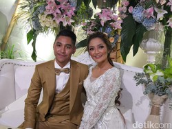 Pernikahan Siti Badriah, Akad di Gang hingga Pesta di Vila