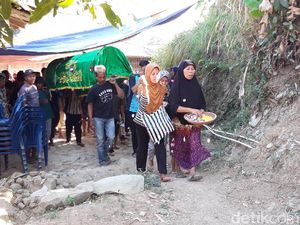 Tiga Korban Tewas di Kapal Tongkang Dimakamkan di Boyolali Tiga Korban Tewas di Kapal Tongkang Dimakamkan di Boyolali