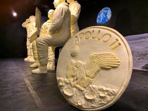1 Ton Mentega Disulap Jadi Patung Awak Apollo 11 1 Ton Mentega Disulap Jadi Patung Awak Apollo 11