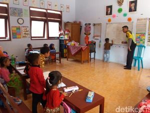 Puluhan Anak-anak Dapat Pengetahuan Rambu-rambu Lalu Lintas