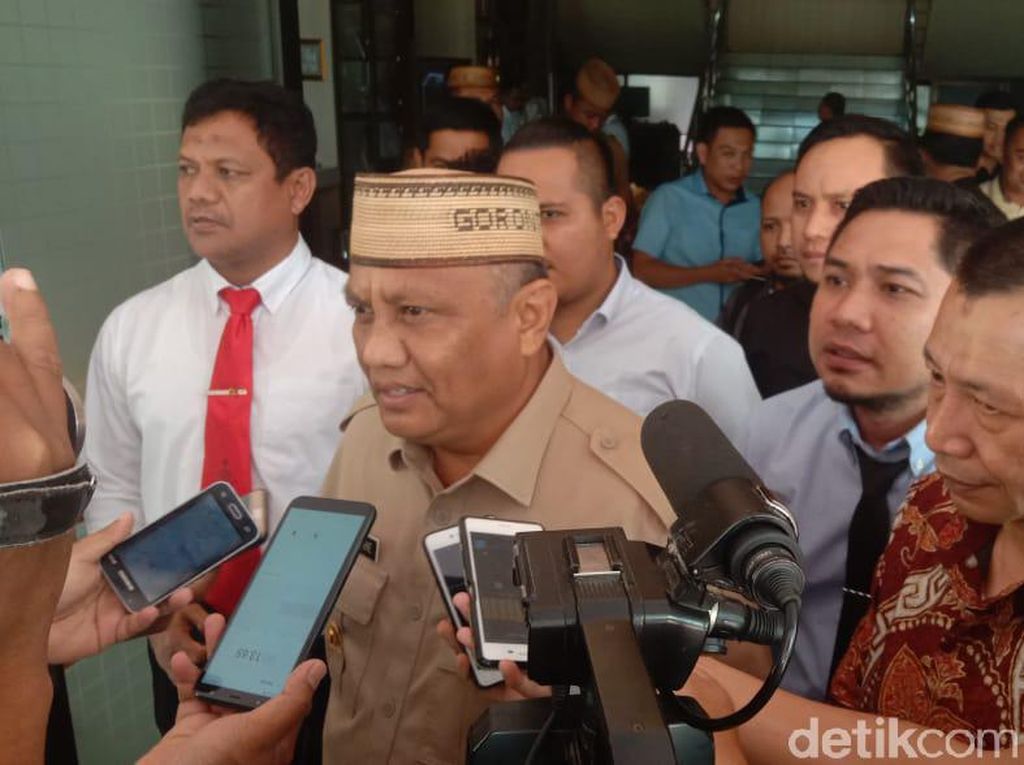 Gubernur Gorontalo Polisikan Eks Ketua DPRD Terkait Dugaan Penipuan Gubernur Gorontalo Polisikan Eks Ketua DPRD Terkait Dugaan Penipuan