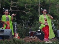 Tari Ronggeng Meriahkan Festival Budaya Kaligua di Brebes