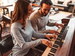 35 Lagu Natal 2022 yang Banyak Diputar, dari Elvis hingga Camila Cabello 35 Lagu Natal 2022 yang Banyak Diputar, dari Elvis hingga Camila Cabello