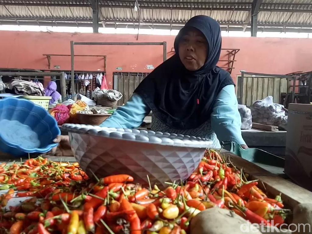 Harga Cabai Rawit Merah Kian Pedas, Kini Tembus Rp 90.000/Kg Harga Cabai Rawit Merah Kian Pedas, Kini Tembus Rp 90.000/Kg