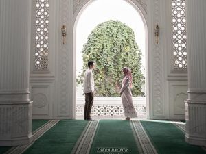 Beredar Undangan Pernikahan Cut Meyriska dan Roger Danuarta