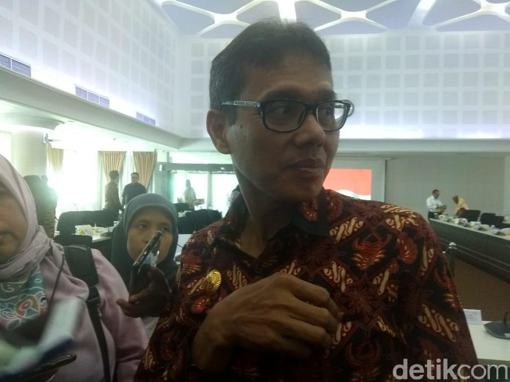 Gubernur Sumbar Minta Pemkab Terima Bu Dokter Disabilitas Jadi PNS Gubernur Sumbar Minta Pemkab Terima Bu Dokter Disabilitas Jadi PNS