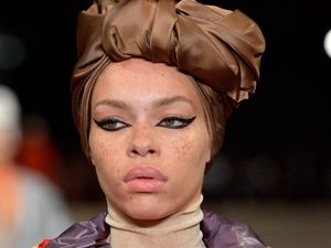 Model Fenty Rihanna Pura-pura Jadi Transgender Agar Tak Di-bully Netizen Model Fenty Rihanna Pura-pura Jadi Transgender Agar Tak Di-bully Netizen