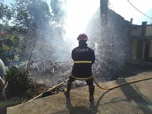 11 Rumah dan 2 Motor di Garut Ludes Terbakar