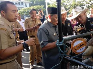100 Petugas Patroli Keliling Bandung Periksa Kesehatan Hewan Kurban
