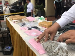 Polisi Buru Bandar Pemasok 80 Kg Ganja di Kampus Jakarta