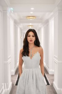 Resmi Menjanda, Song Hye Kyo Tampil Bak Princess di Monako