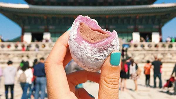 10 Jajanan Kaki Lima yang Bikin Ngiler Bidikan Girl Eat World