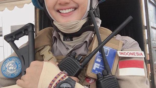 Menyapa Briptu Imah, Polwan Cantik Berhijab yang Tugas untuk PBB di Afrika