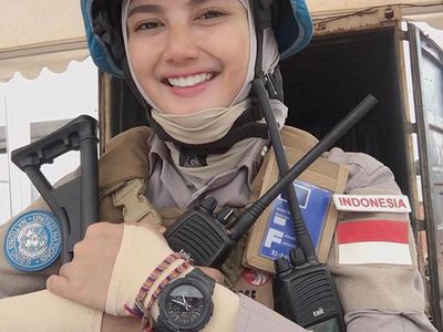 Menyapa Briptu Imah, Polwan Cantik Berhijab yang Tugas untuk PBB di Afrika