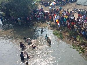 Serunya Tradisi Tangkap Ikan Ngagurah Dano di Serang