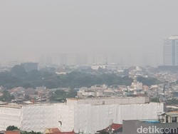Siang Bolong Berkabut, Jakarta Masih Puncaki Kota Terpolusi di Dunia