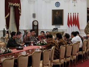 Orang Terkaya Jepang Lapor Progres Investasi Mobil Listrik ke Jokowi Orang Terkaya Jepang Lapor Progres Investasi Mobil Listrik ke Jokowi