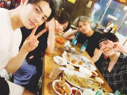 Jungkook BTS hingga Cha Eun Woo, Pilih Hangout Bareng di Resto Sederhana