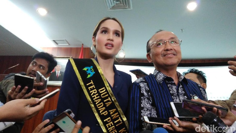 Cinta Laura Resmi Makara Duta Anti-kekerasan terhadap Perempuan dan Anak