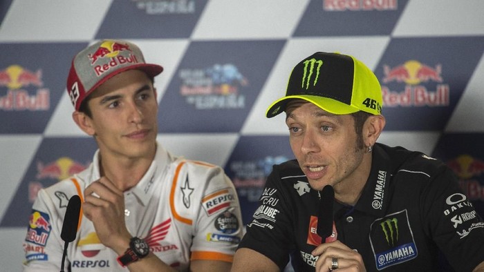 Marc Marquez dan Valentino Rossi. (Foto: Mirco Lazzari gp/Getty Images)