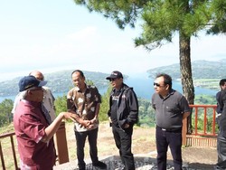 Mirip, Menpar Minta Sipinsur di Danau Toba Tiru Orchid Forest Lembang