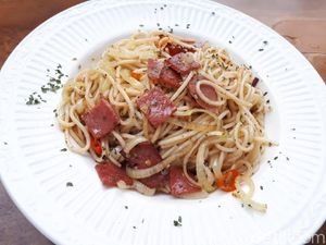 Menyantap Spaghetti dan Selfie Asyik di Kafe Instagenik Menyantap Spaghetti dan Selfie Asyik di Kafe Instagenik