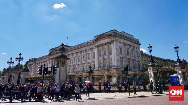 Istana Buckingham di London, Inggris. (CNN Indonesia/Ardita Mustafa)