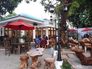 Louis: Cicip Spaghetti dan Caramel Macchiato di Kafe Instagenik