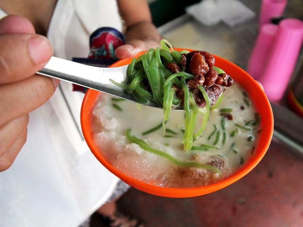 Esnya Diserut Pakai Tangan, Ini Es Cendol Tradisional Khas Kuala Lumpur Esnya Diserut Pakai Tangan, Ini Es Cendol Tradisional Khas Kuala Lumpur