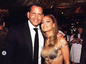 Jennifer Lopez Rayakan Ultah Anak Tiri, Tamu Beri Ucapan dari Mobil