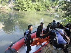 Mayat Pria Diduga Pelaku Jambret Ditemukan Mengapung di Kalimas